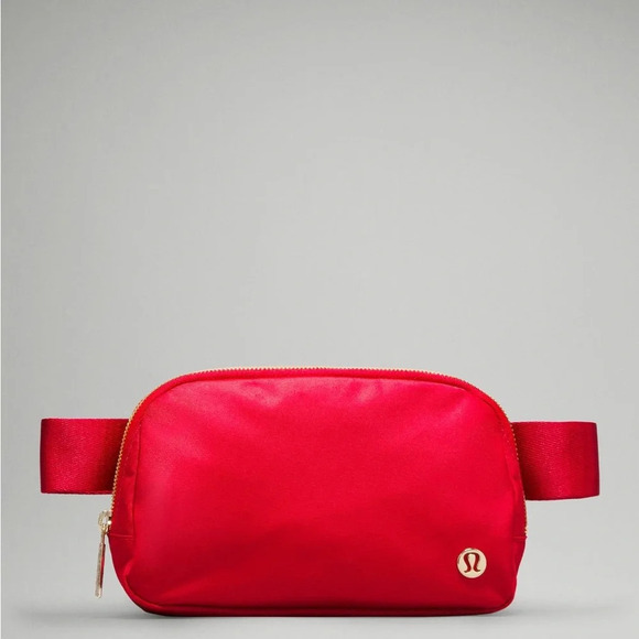🆕 Lululemon Everywhere Belt Bag New Year Dark Red Gold - Picture 7 of 7